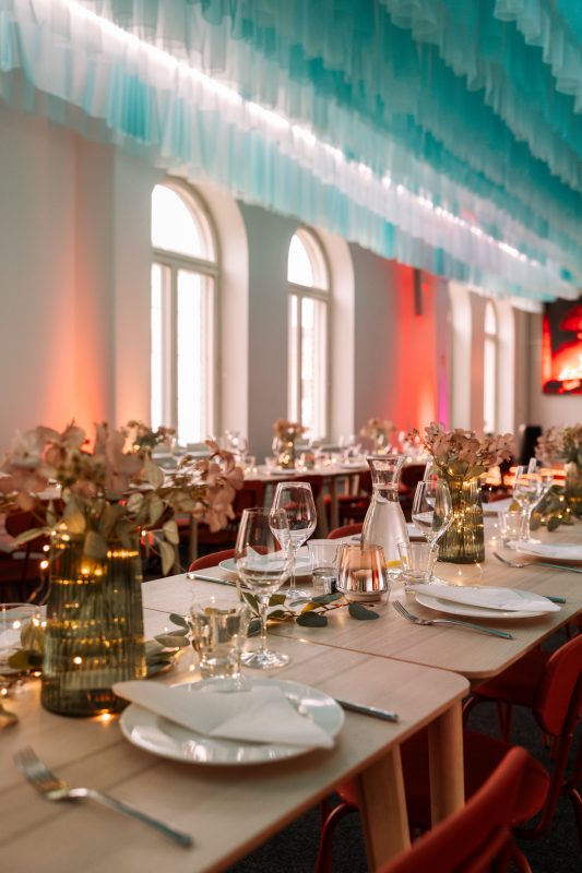 Tapahtuma ja kokoustila Helsingin keskustassa - wave huone- dinner set up